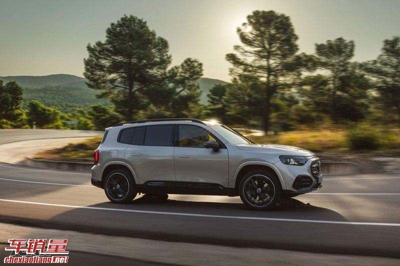 空间、科技与纯电动力全面升级 全新世代 梅赛德斯-奔驰 GLB 正式登场