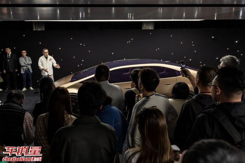 现代正式推出 IONIQ 专属电动品牌，两款全新概念车同步首演