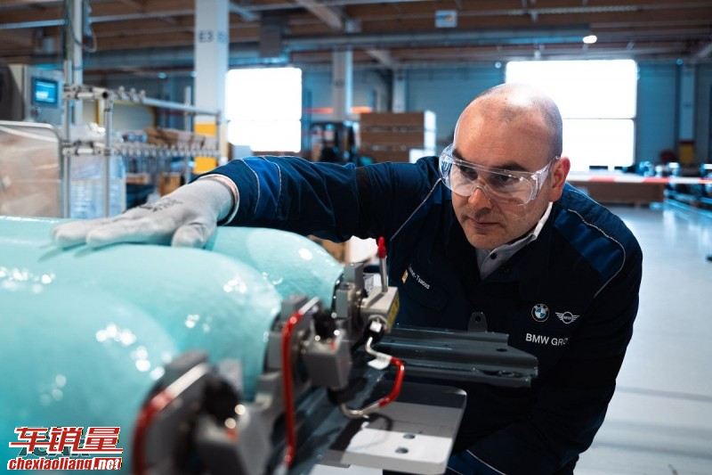 宝马 iX5 Hydrogen 搭载全新氢燃料储存技术，续航里程提升至 750 公里