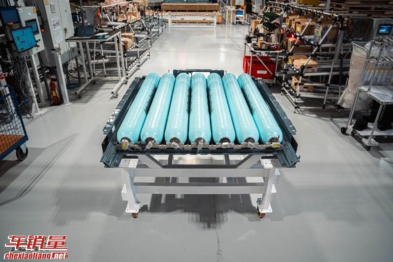 宝马 iX5 Hydrogen 搭载全新氢燃料储存技术，续航里程提升至 750 公里